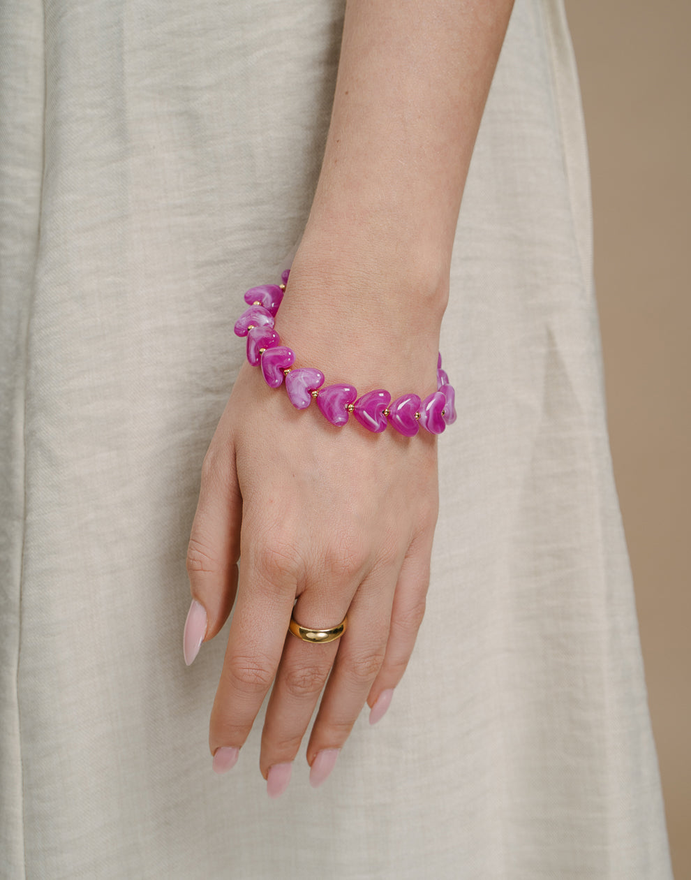 Herzförmiges Perlenarmband fuchsia