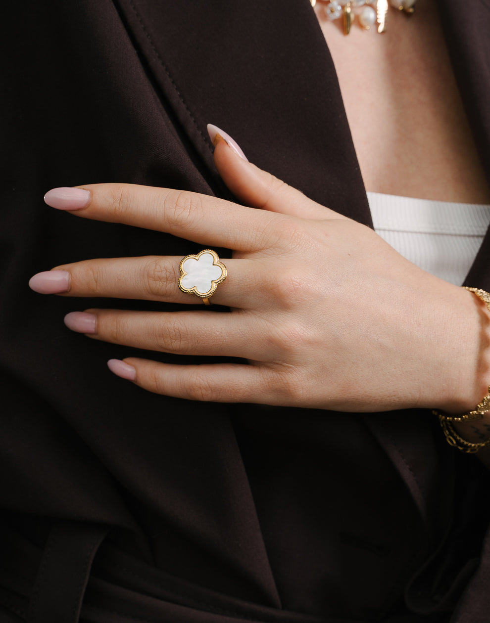 Statement-Ring aus Kleeblatt und Perlmutt