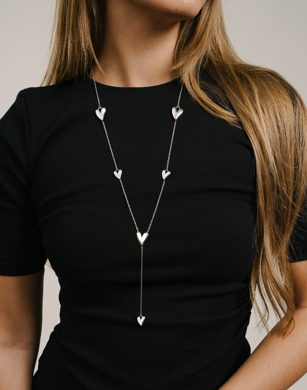 Y-förmige Halskette mit Vintage-Herzen, silberfarben