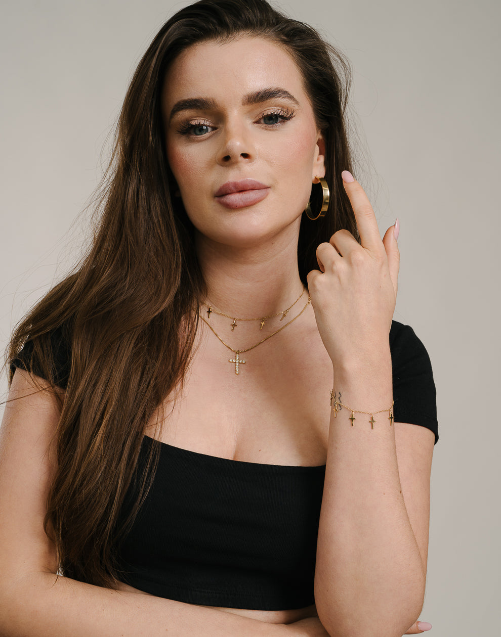 Goldfarbene Kreuzkette