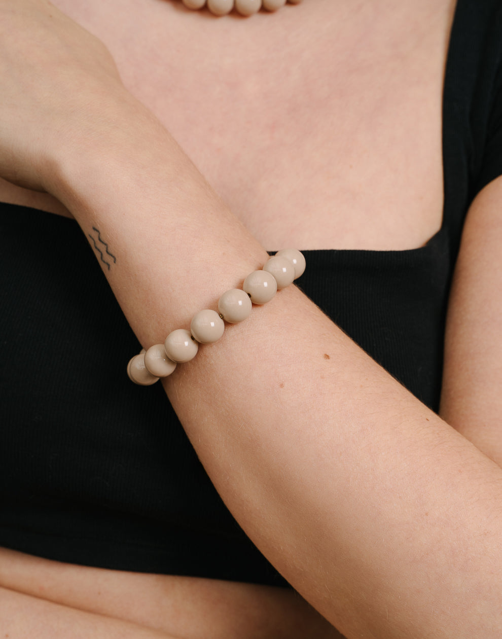 Beiges Perlenarmband