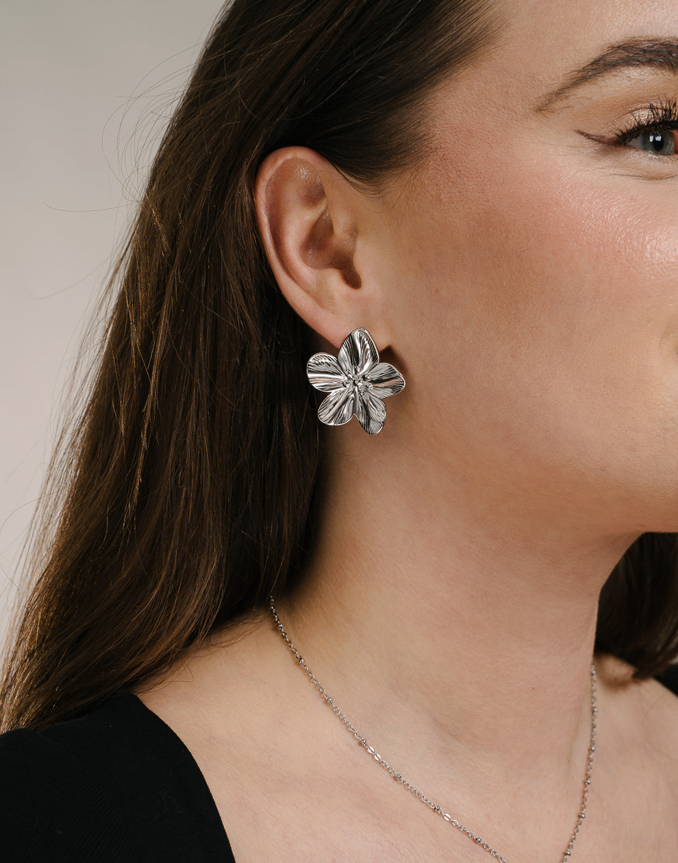 Oorsteker bloem zilverkleurig