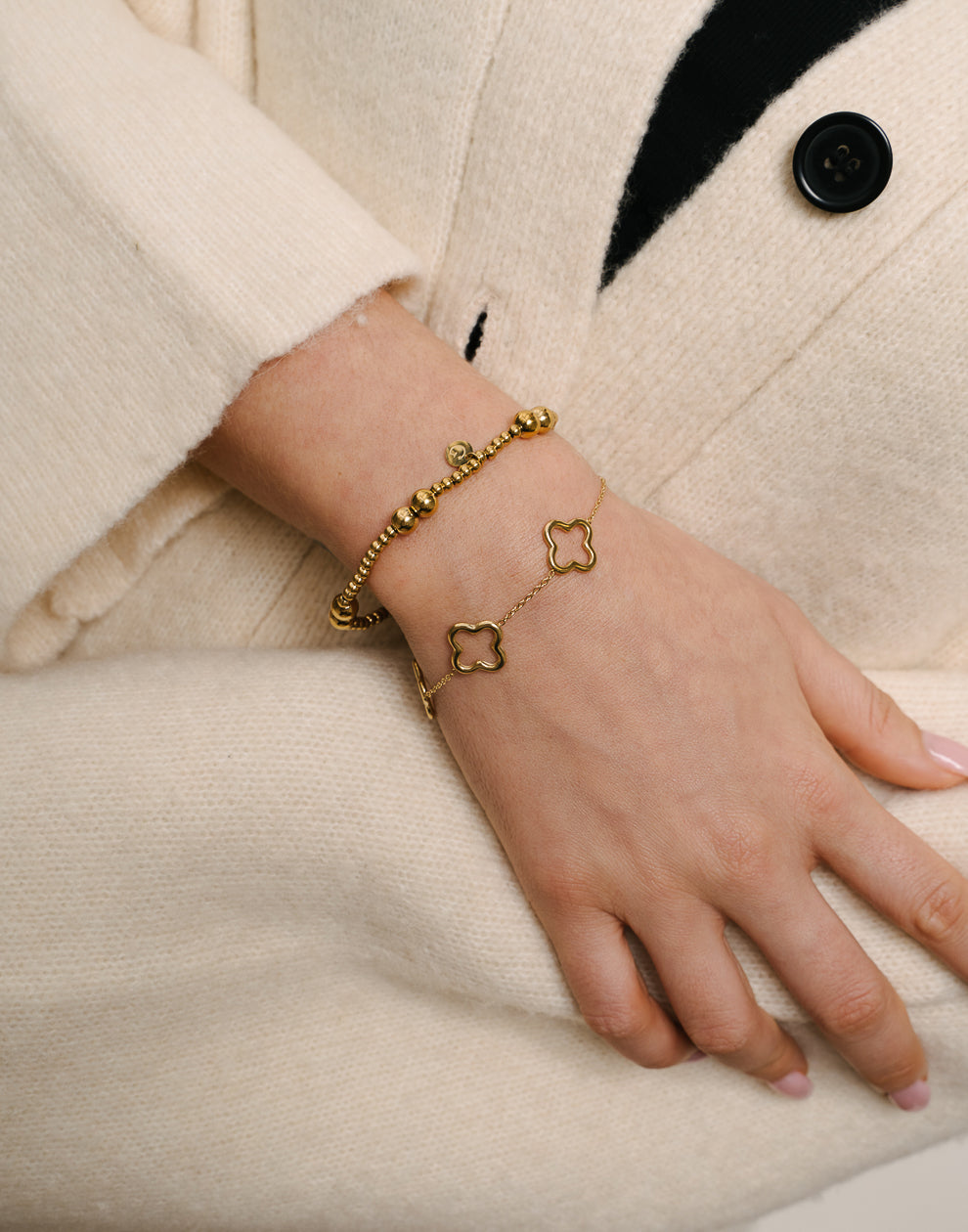 Armband drie chunky klavers goudkleurig