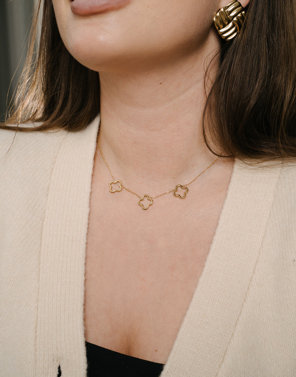 Ketting met 3 chunky klavers goudkleurig