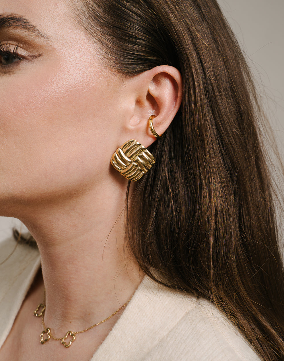 Statement oorstekers vierkant groot goudkleurig