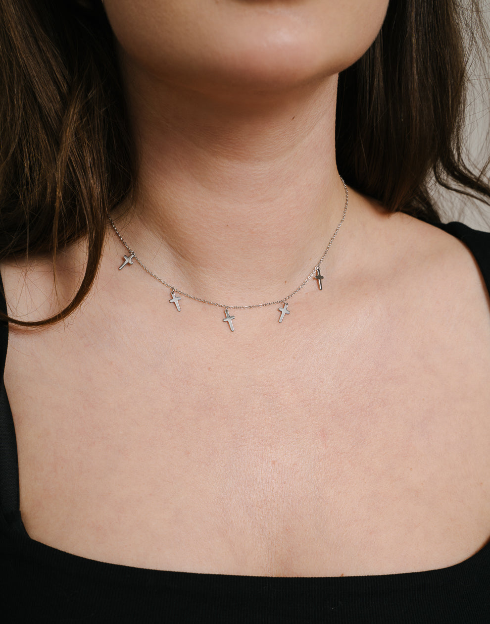 silberfarbene Kreuzkette