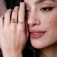 Ring wave met steentjes goudkleurig