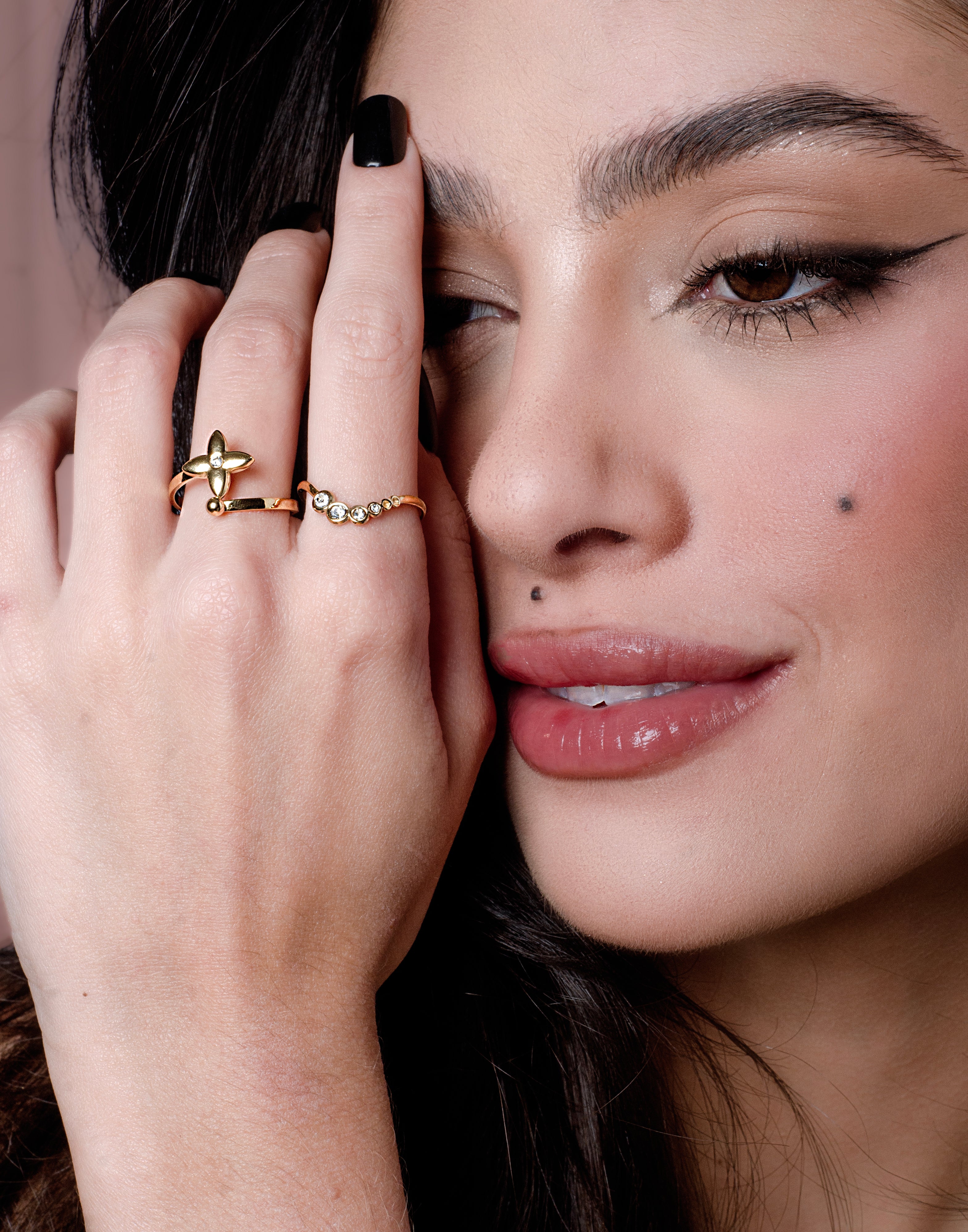 Ring wave met steentjes goudkleurig