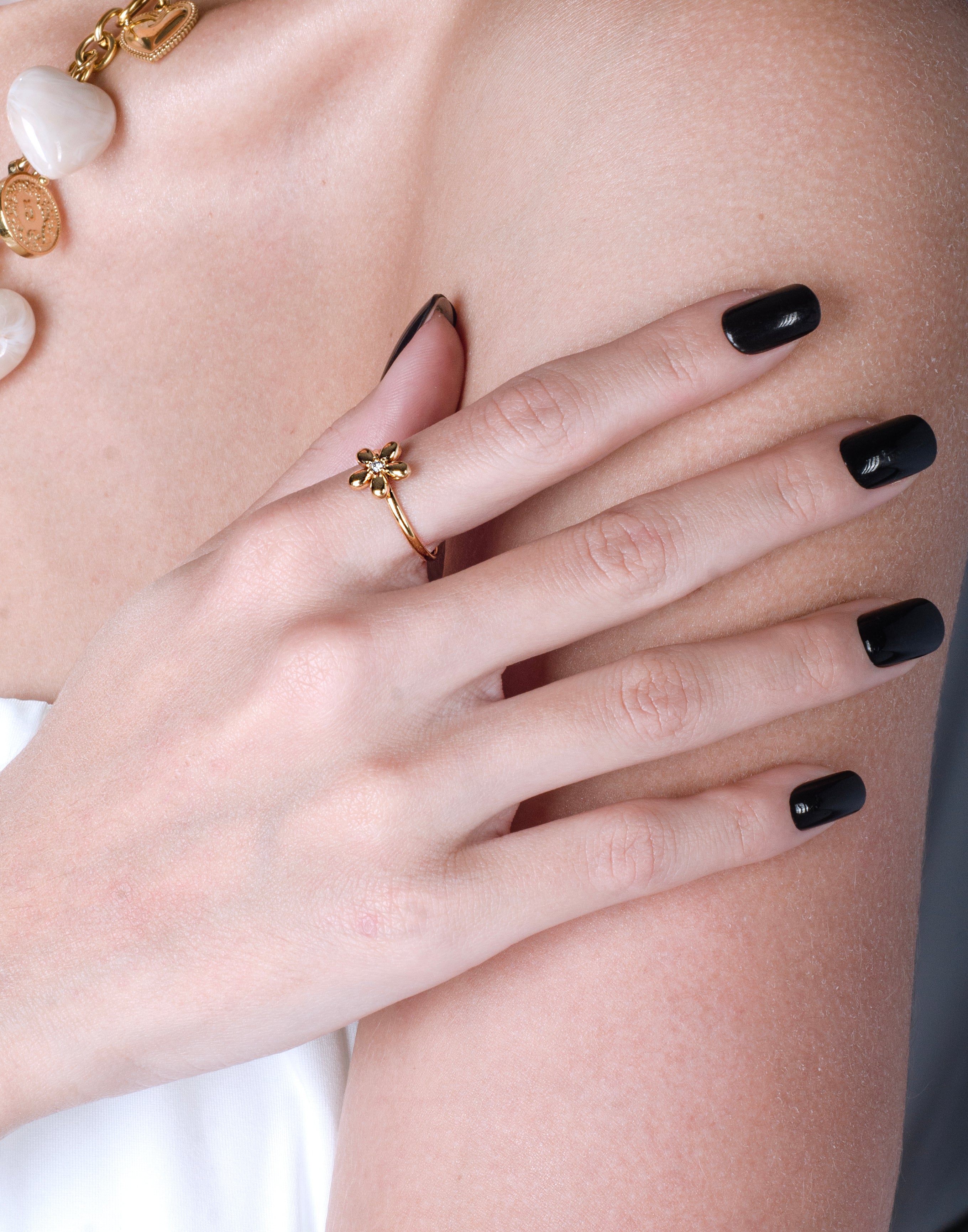 Ring bloem met steentje