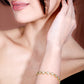 Armband mit Kleeblättern und Strasssteinen in Weiß