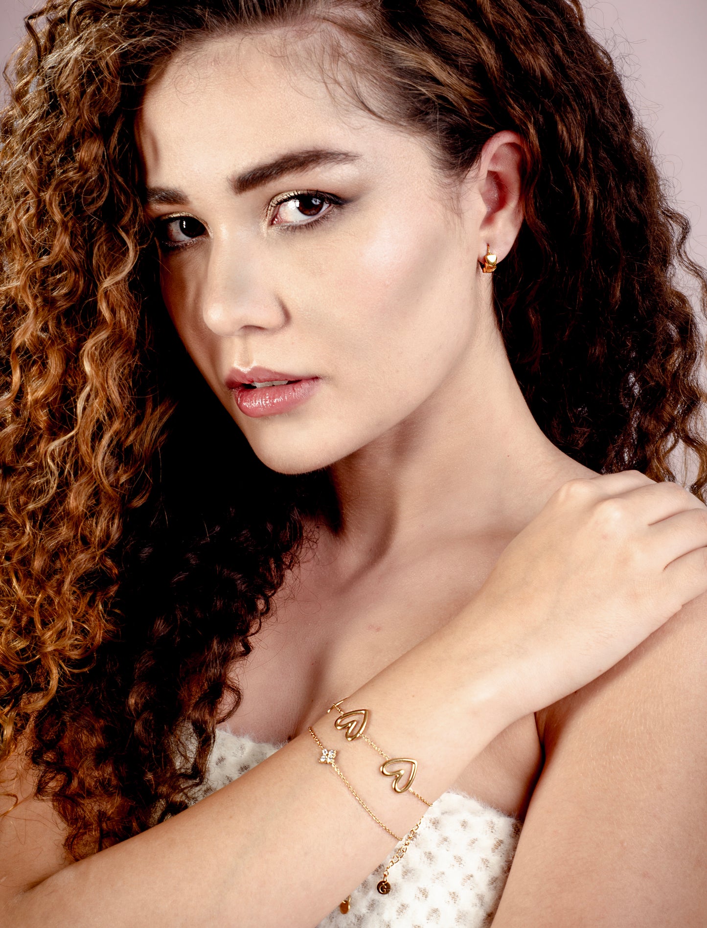 Armband grote hartjes goudkleurig