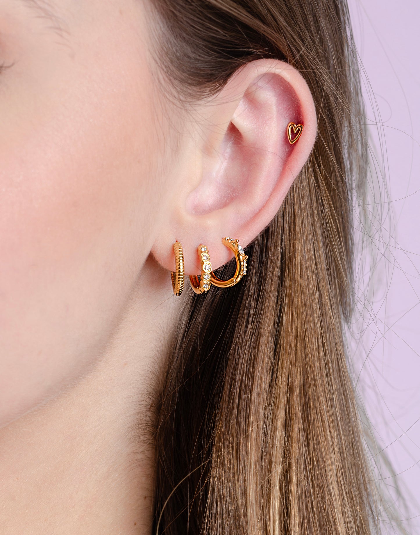 Gold-colored ribbed pattern creole