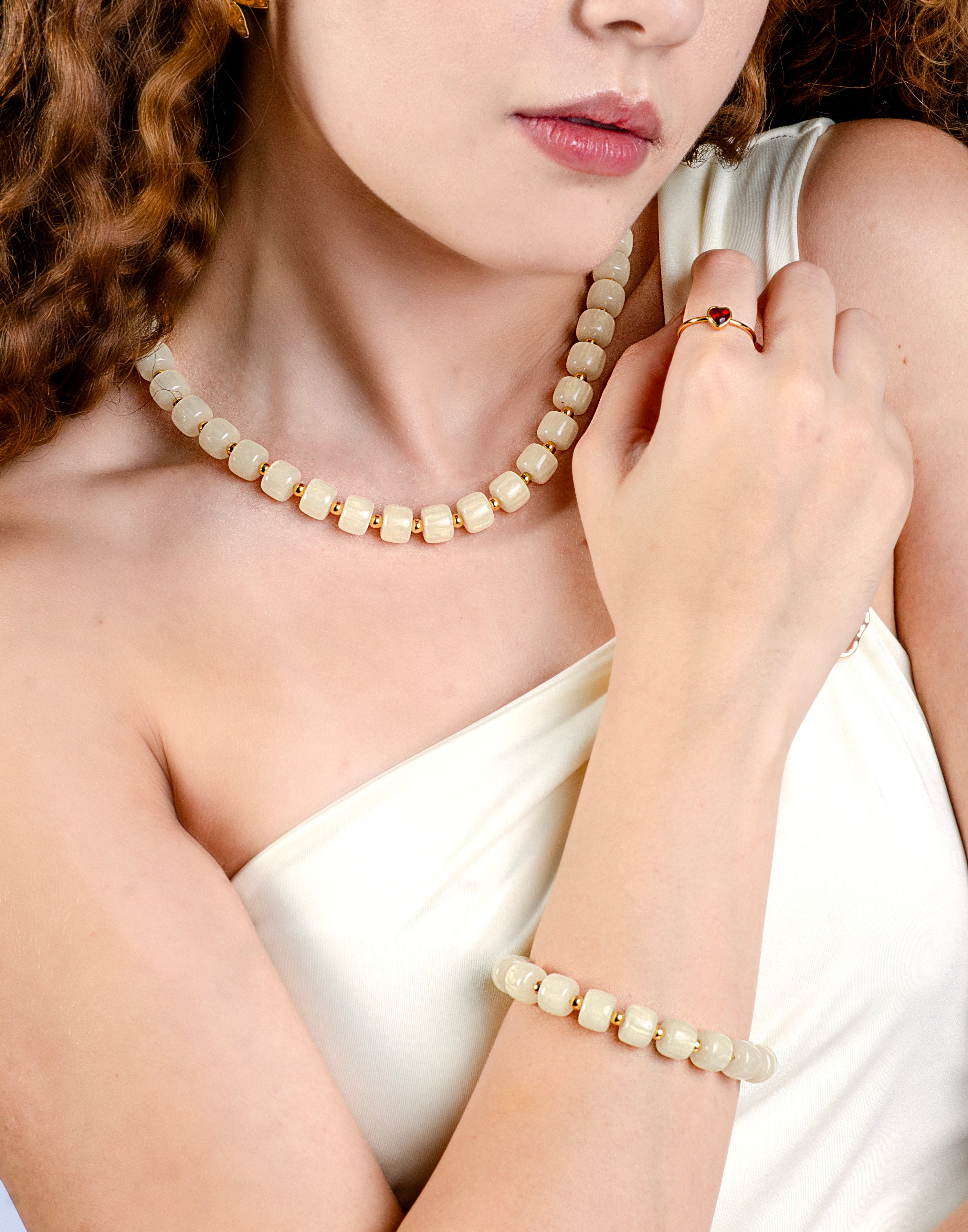 Kralenketting vierkant beige