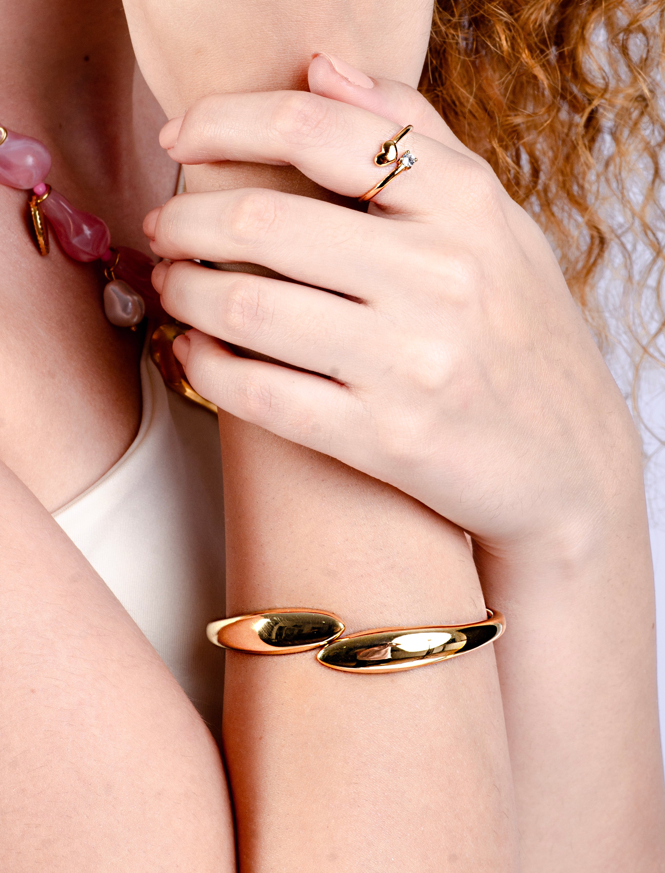 Armreif in Tropfenform, goldfarben