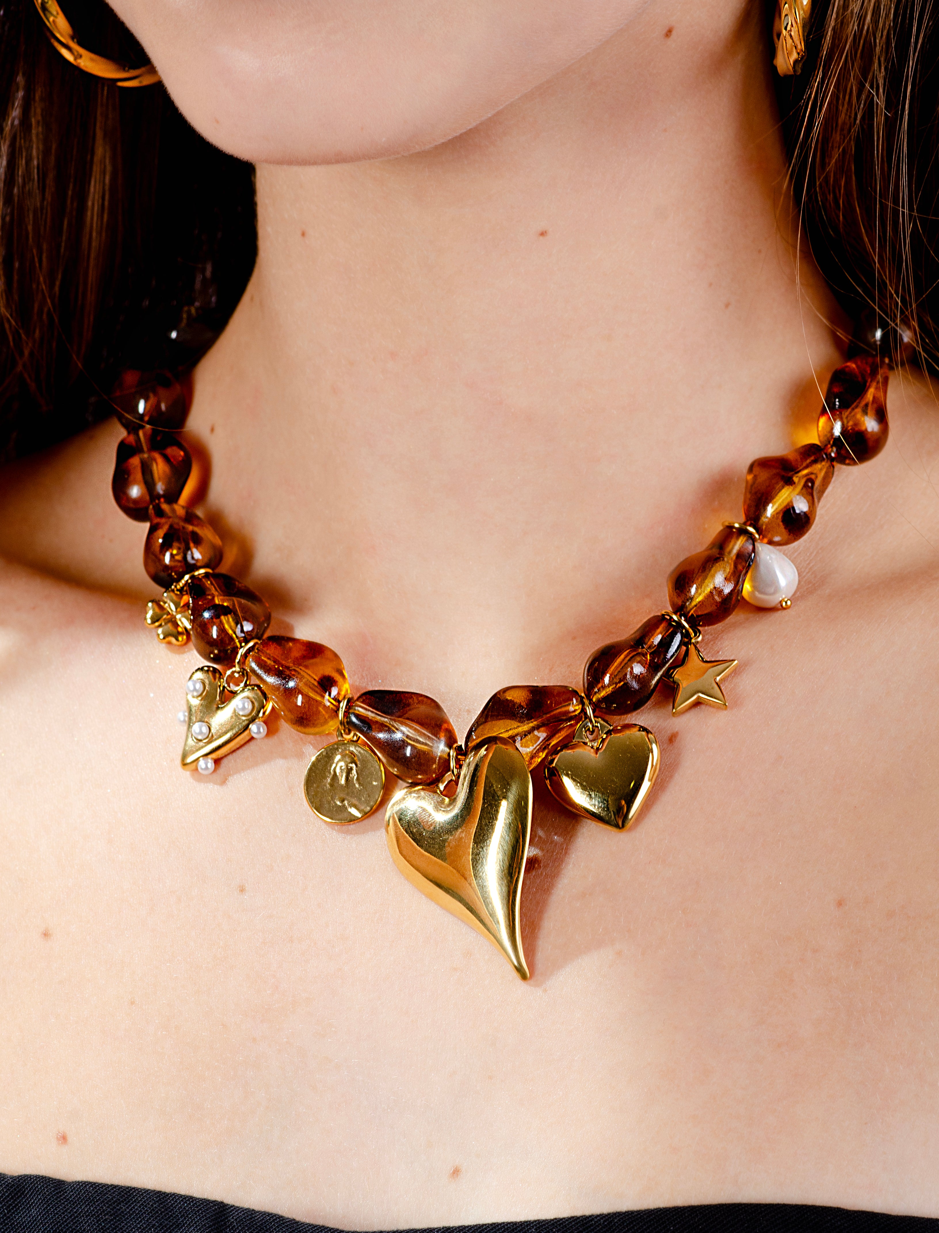 Asymmetrische kralenketting met bedels leopard