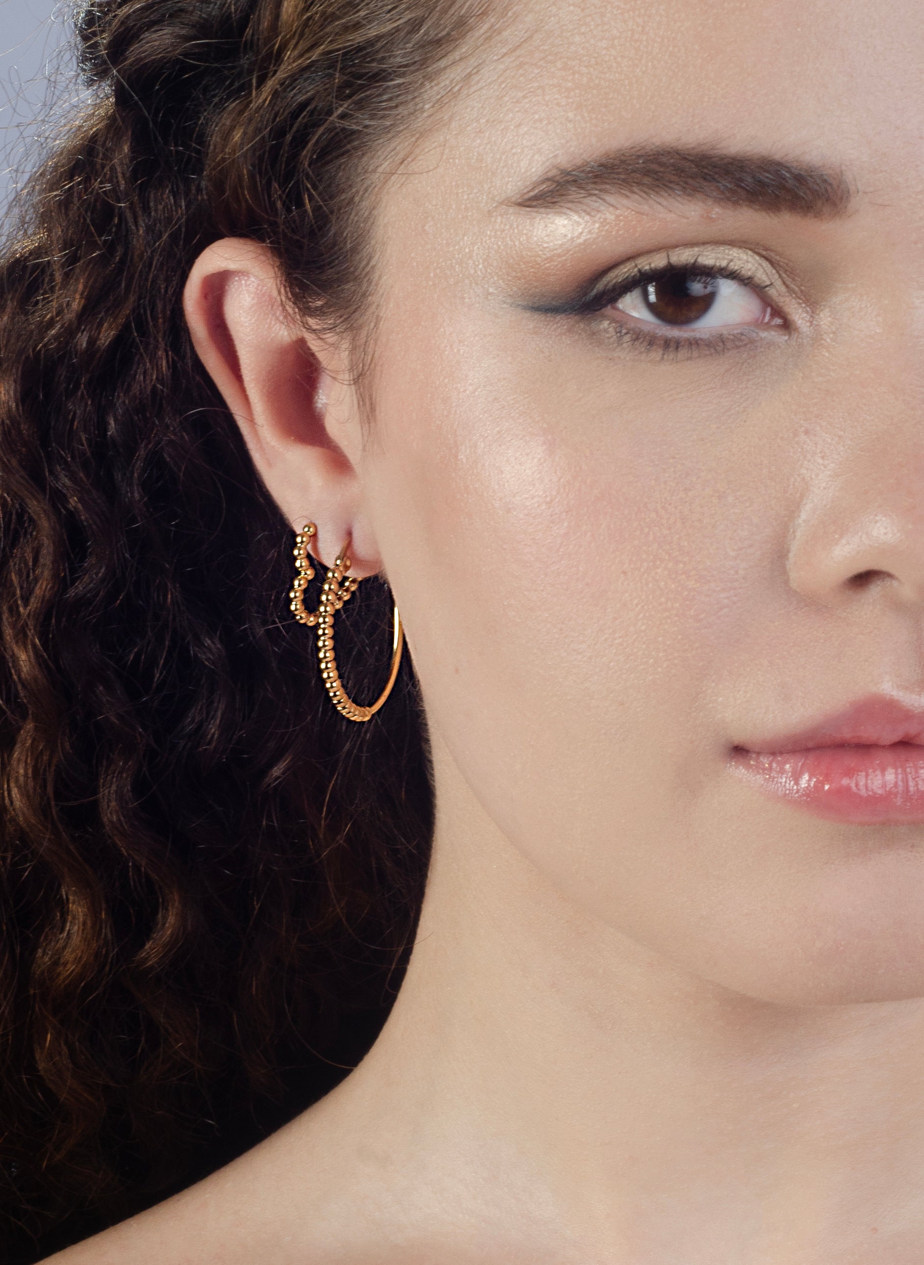 Hoops met bolletjes goudkleurig