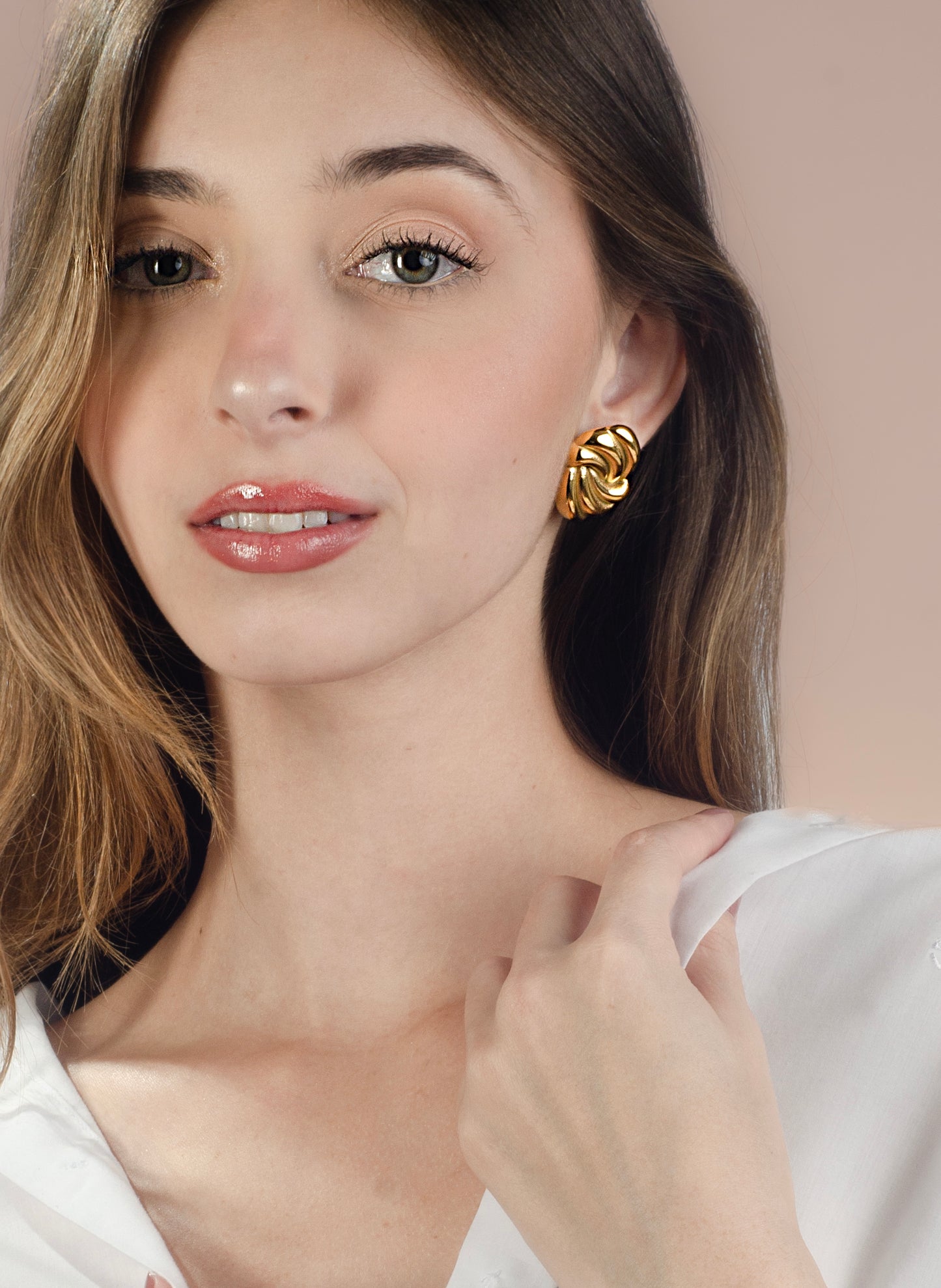 Statement-Ohrstecker in Wellenform, goldfarben