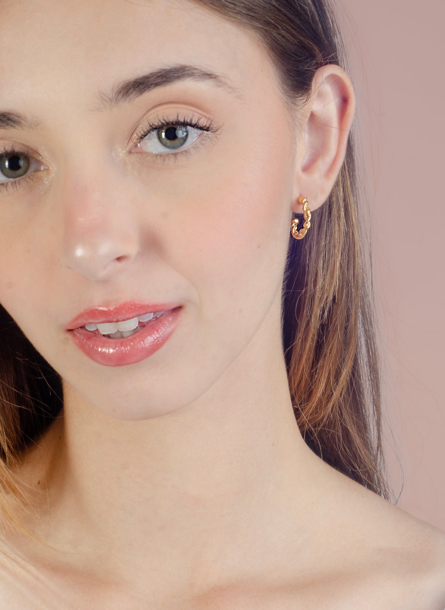 Oorringen open gedraaid met ribbels goudkleurig 15mm