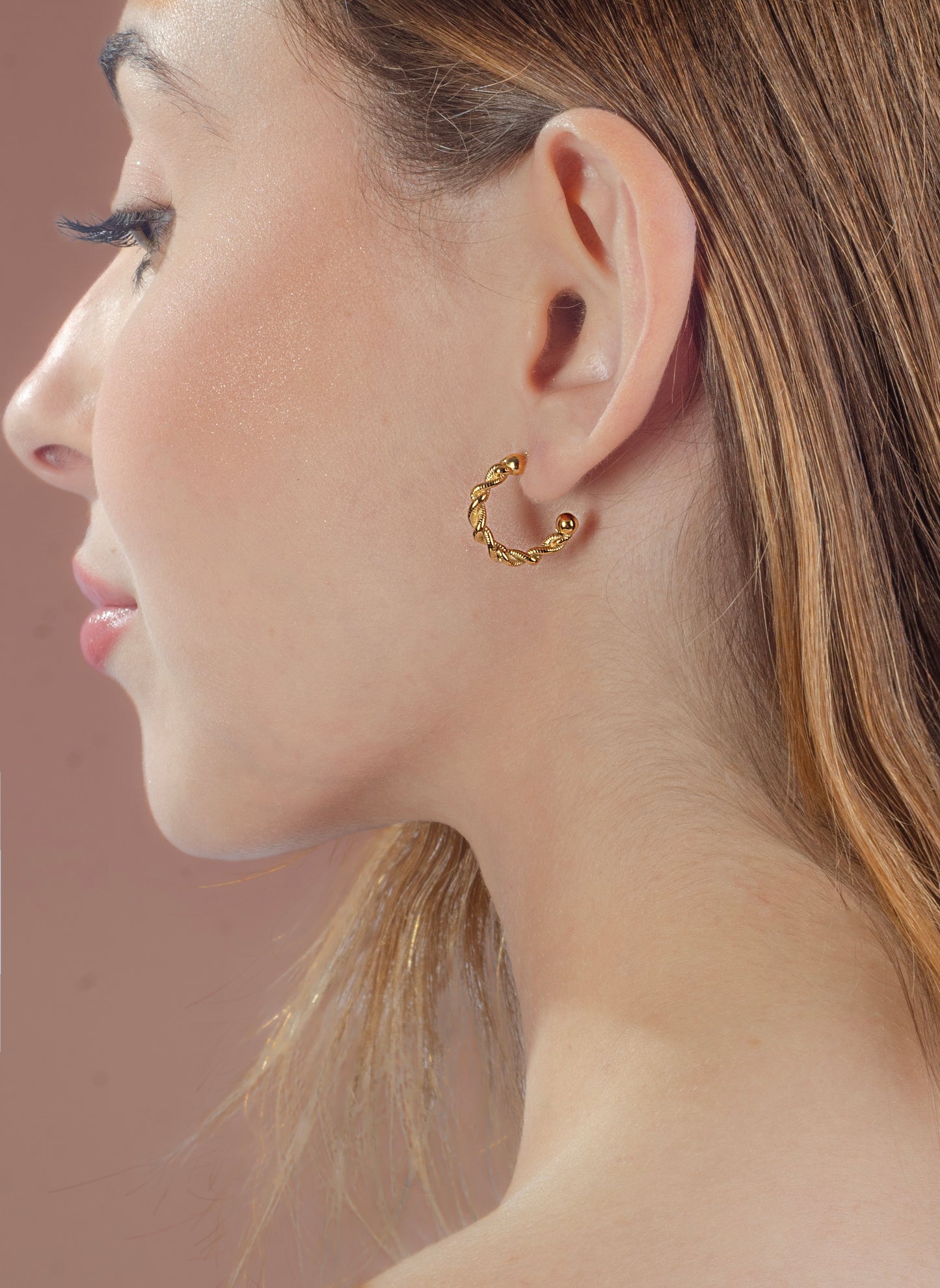 Oorringen open gedraaid met ribbels goudkleurig 15mm