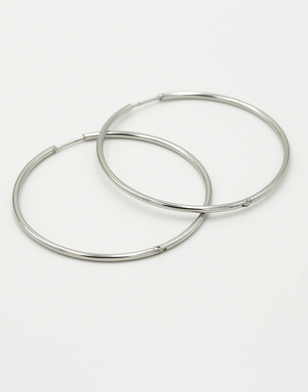 Basic hoop oorringen 5cm zilverkleurig