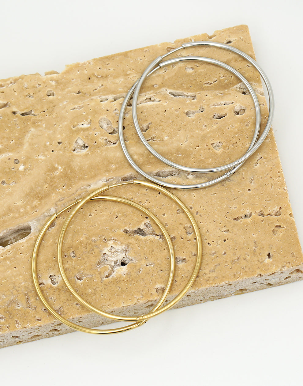 Basic hoop oorringen 5cm goudkleurig