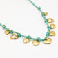 Bedelketting touw turquoise met hartjes goudkleurig