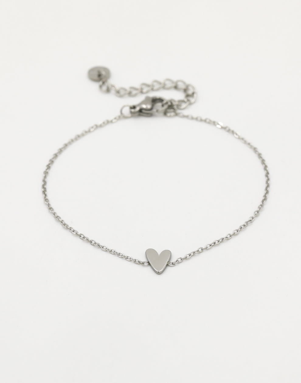 Armband klein hartje zilverkleurig