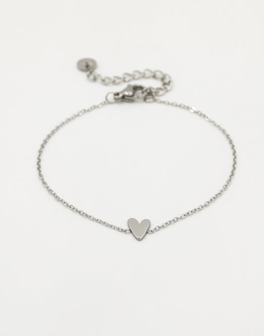 Armband klein hartje zilverkleurig