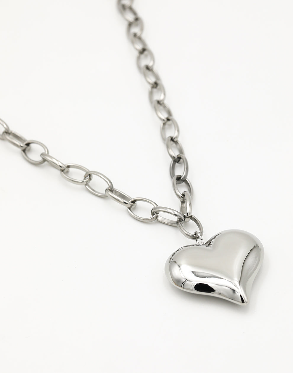 Lange schakelketting met chunky hart zilverkleurig