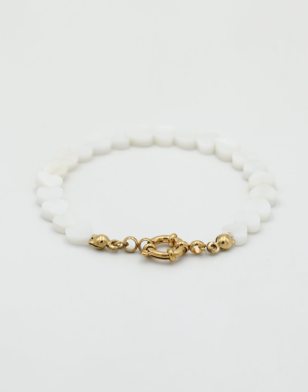 Kralenarmband hartjes wit