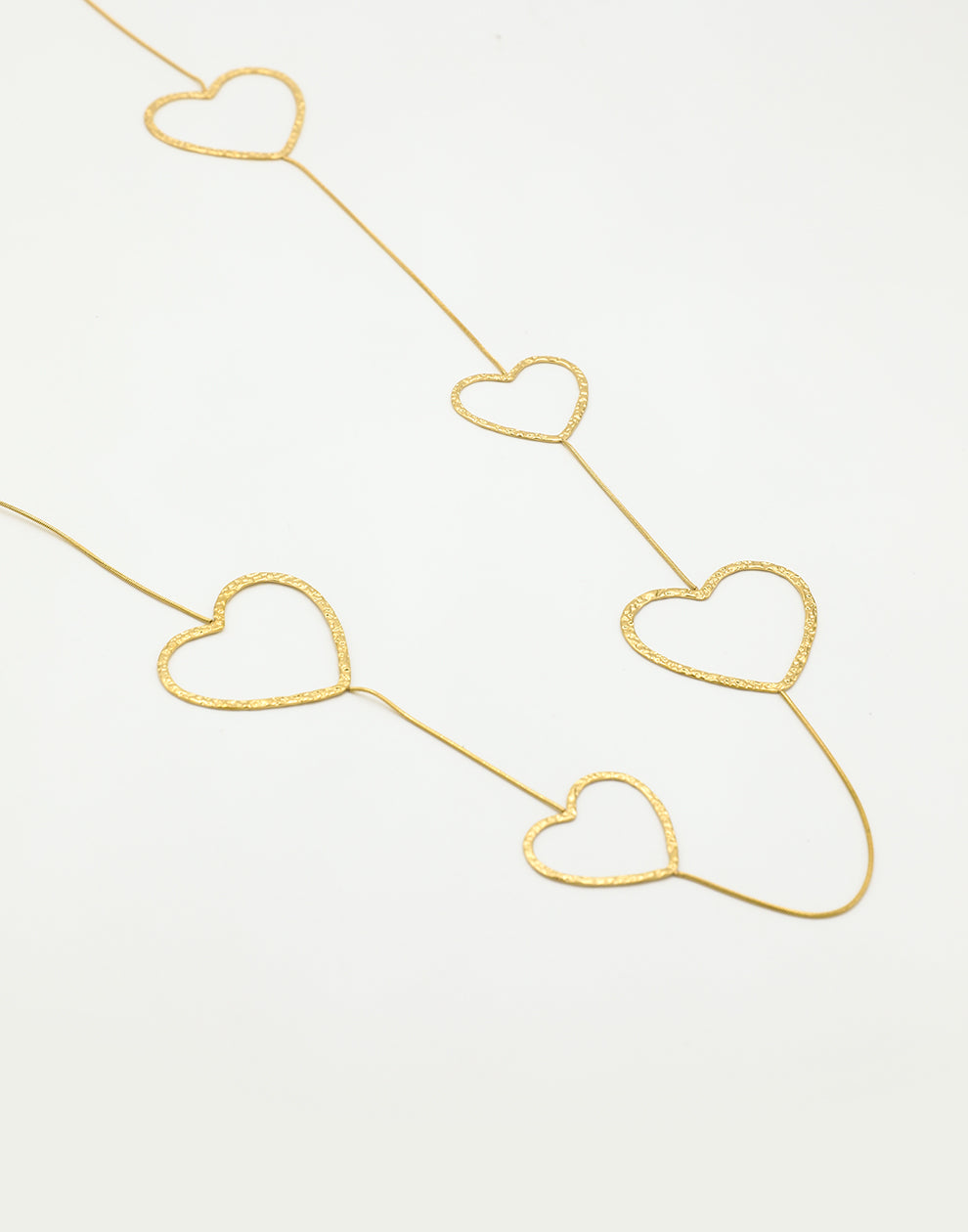 lange ketting grote harten goudkleurig