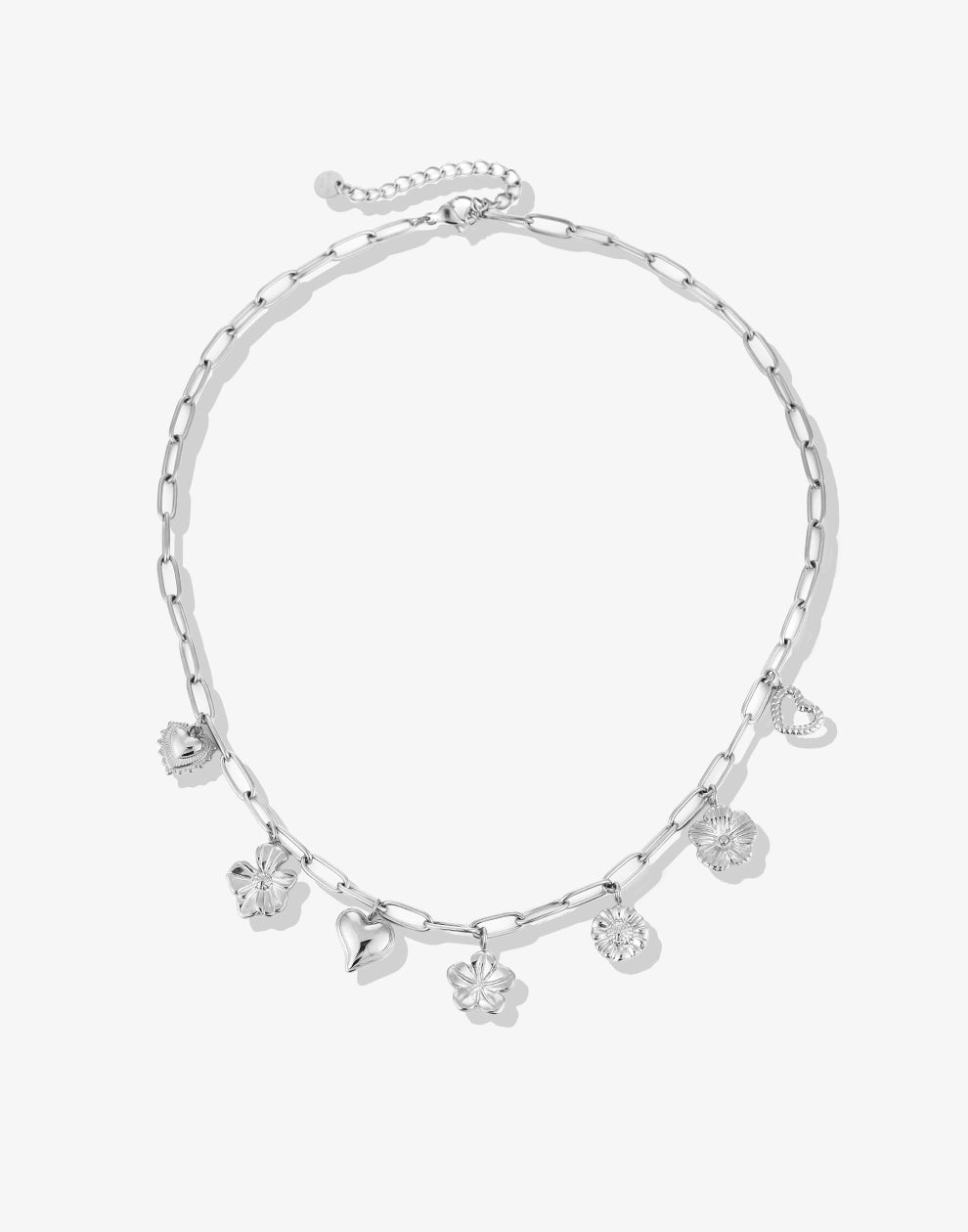 Schakelketting met bedels bloemen en harten zilverkleurig