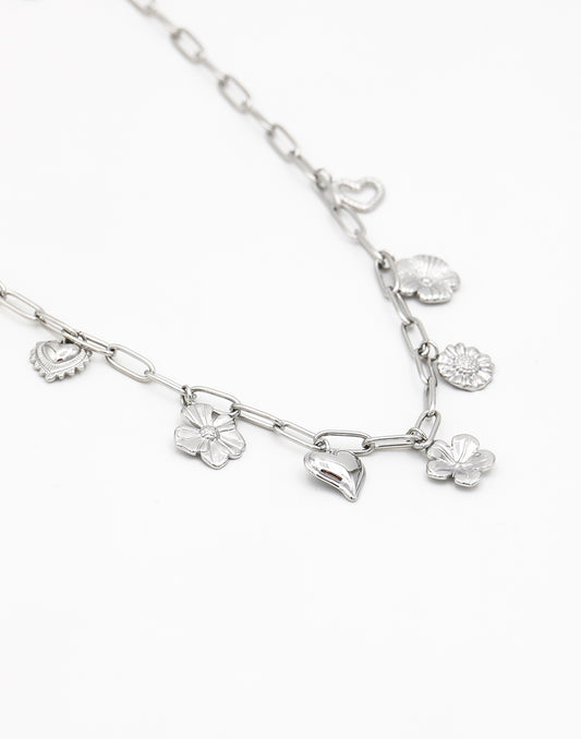 Schakelketting met bedels bloemen en harten zilverkleurig