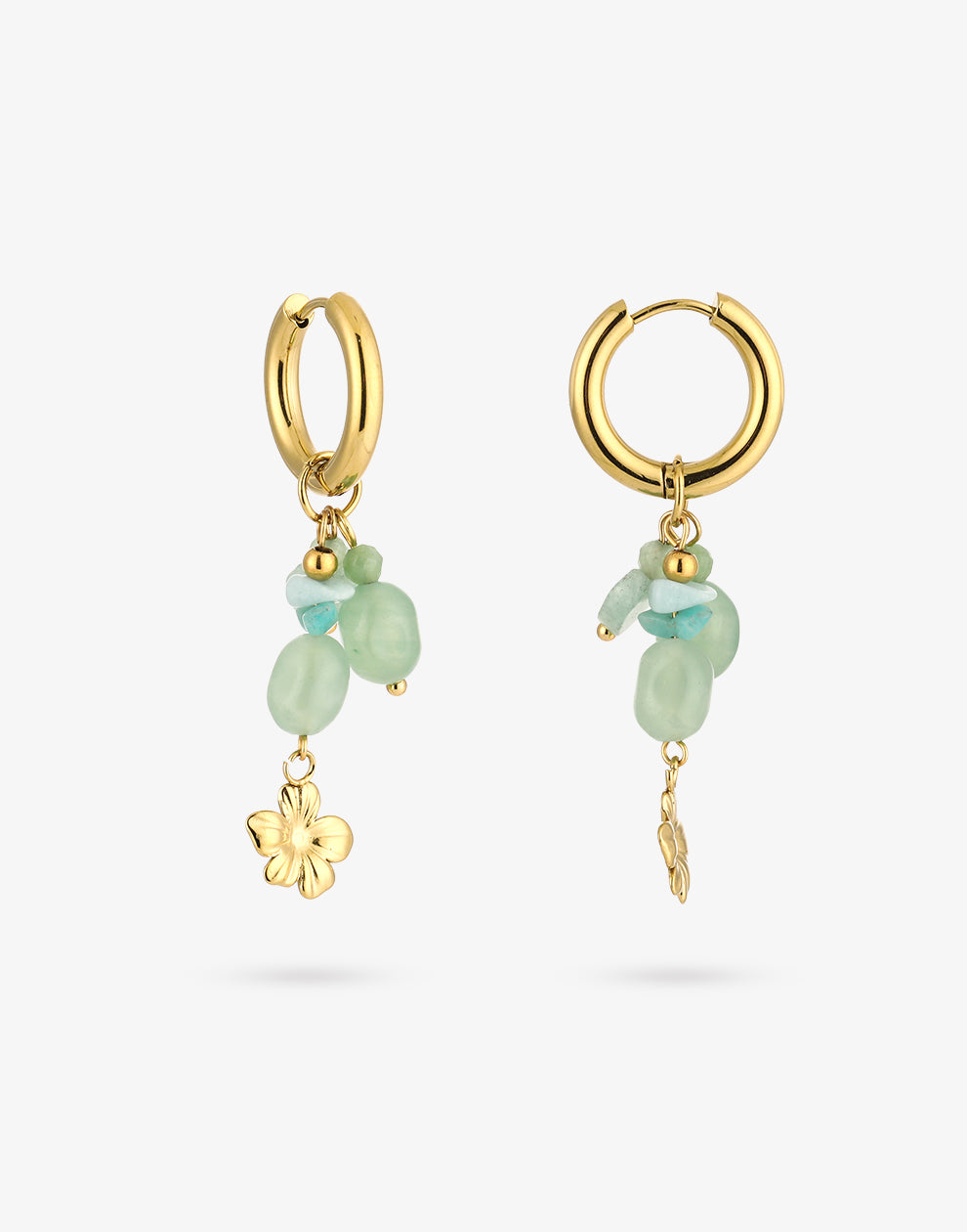 Oorringen groene steentjes met bloem bedel