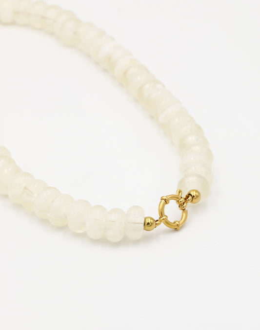 Kralenketting ovaal met slotje beige