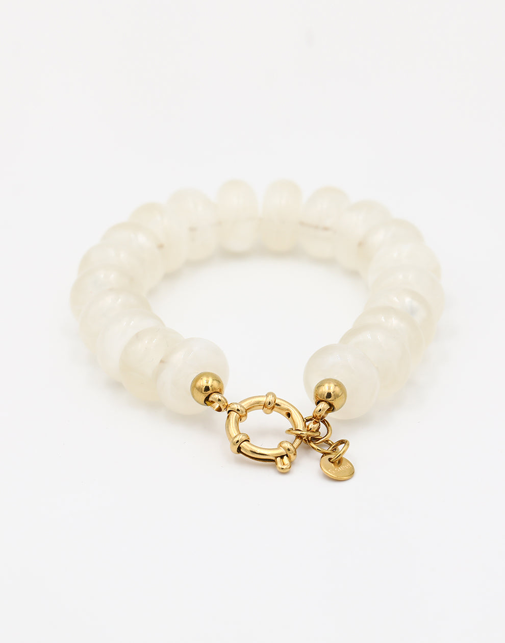 Kralenarmband ovaal met slotje beige