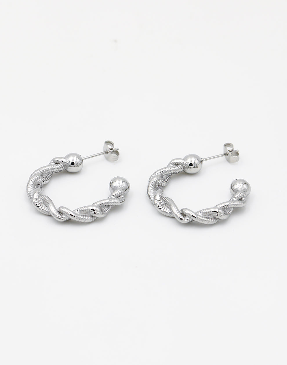 Offene, gedrehte Ohrringe mit Rippen, silberfarben, 30 mm