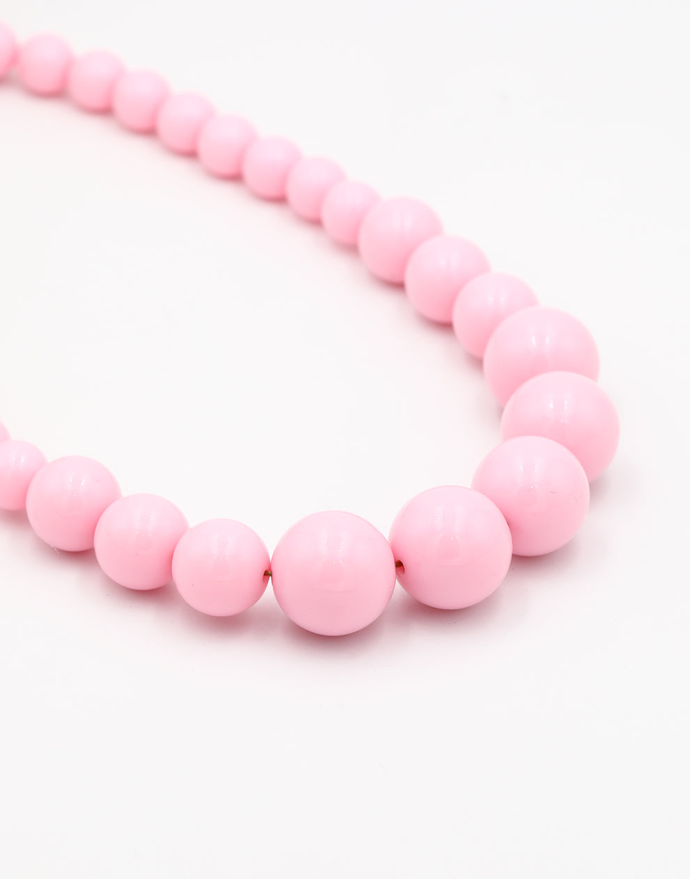 Perlenkette mit unterschiedlich großen rosa