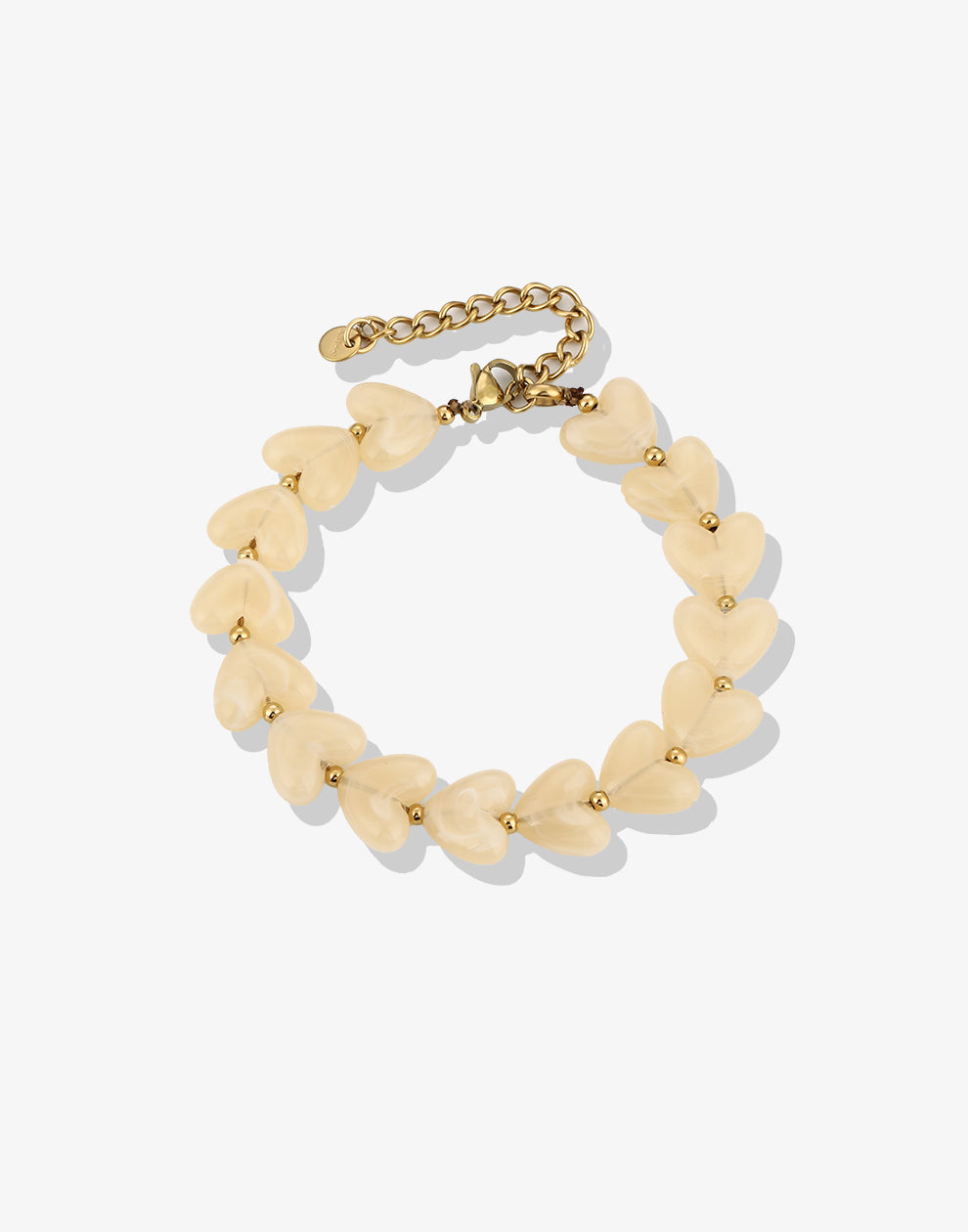 Hartjes kralenarmband beige