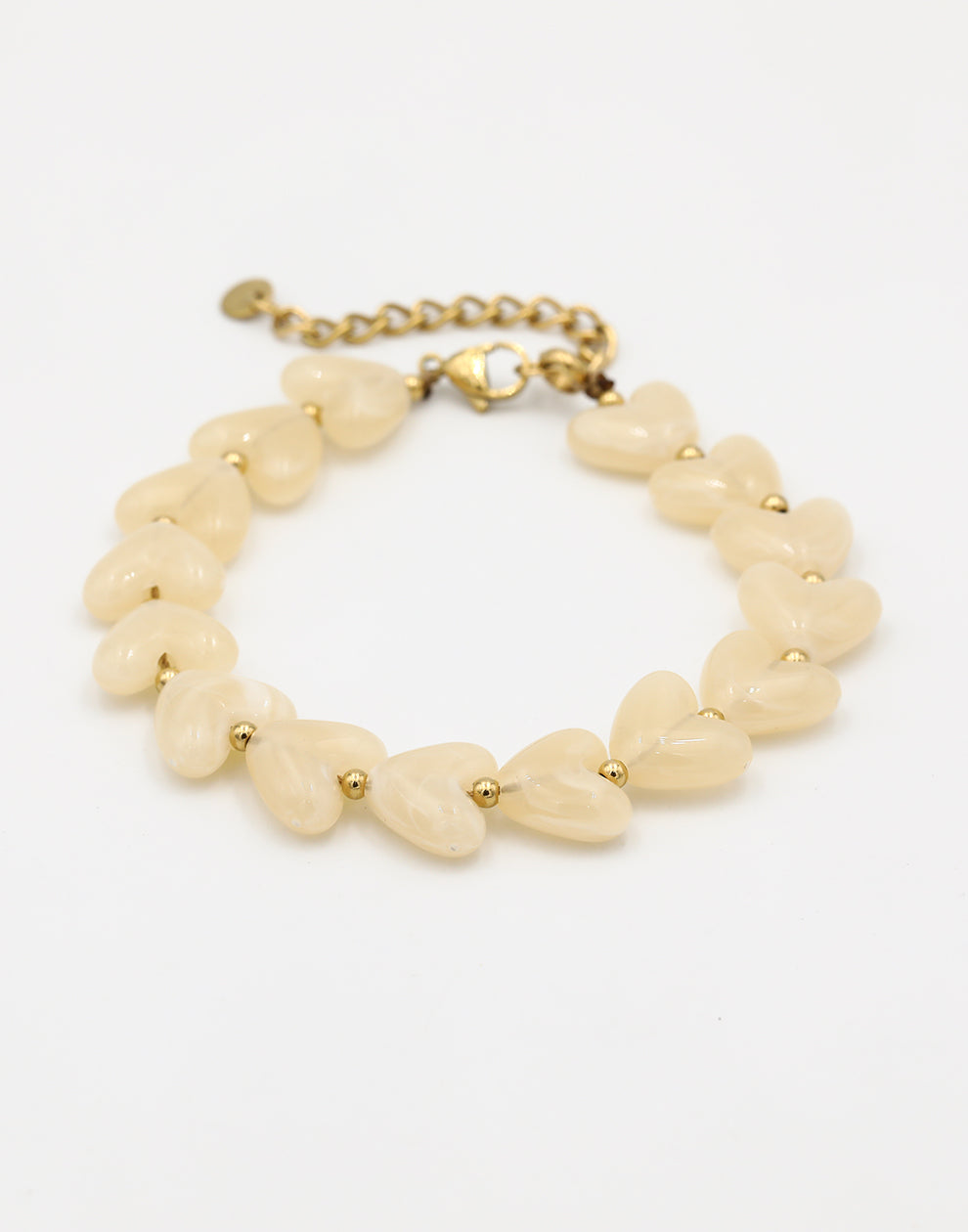 Hartjes kralenarmband beige