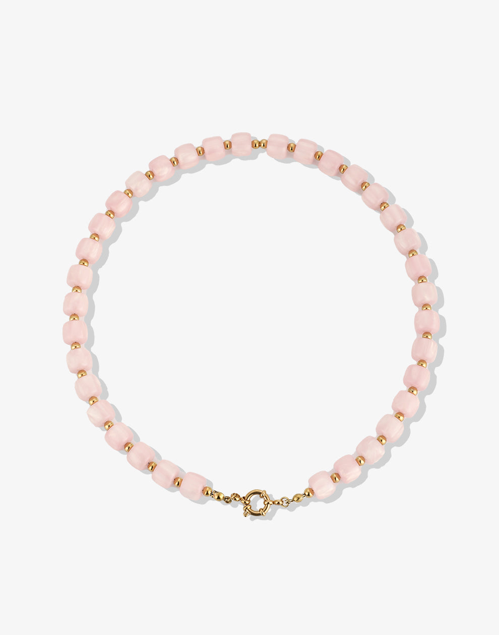 Halskette aus quadratischen rosa Perlen