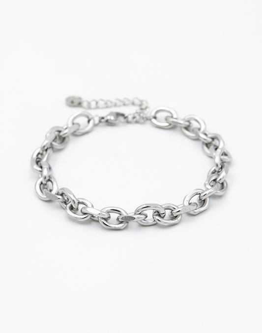 Armband mit groben silberfarbenen Gliedern