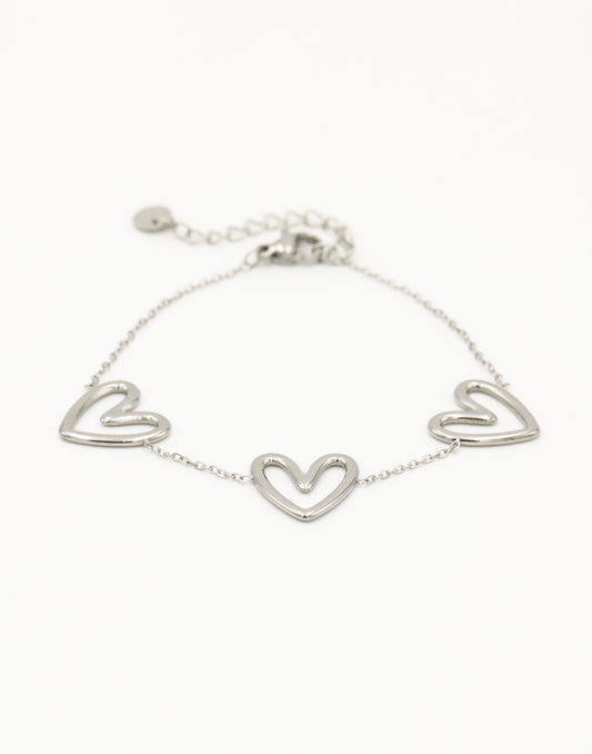 Armband grote hartjes zilverkleurig