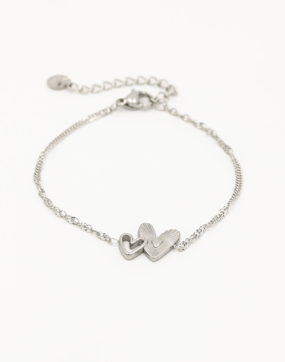 Armband verbonden speelse hartjes zilverkleurig