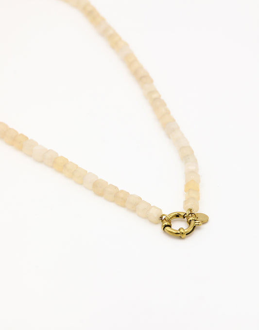 Kralenketting vierkant met slotje beige