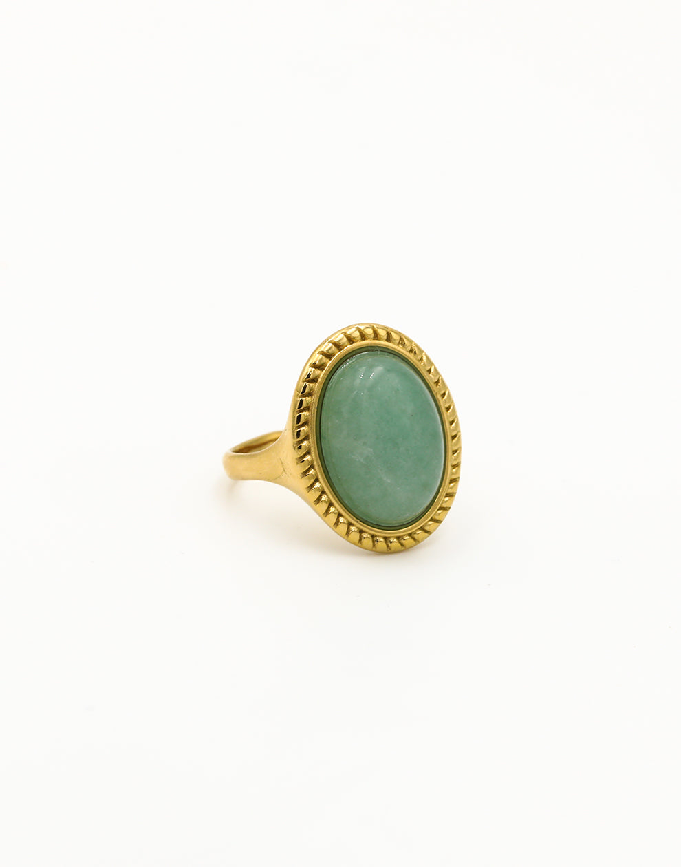 Ring met grote ovale steen lichtgroen
