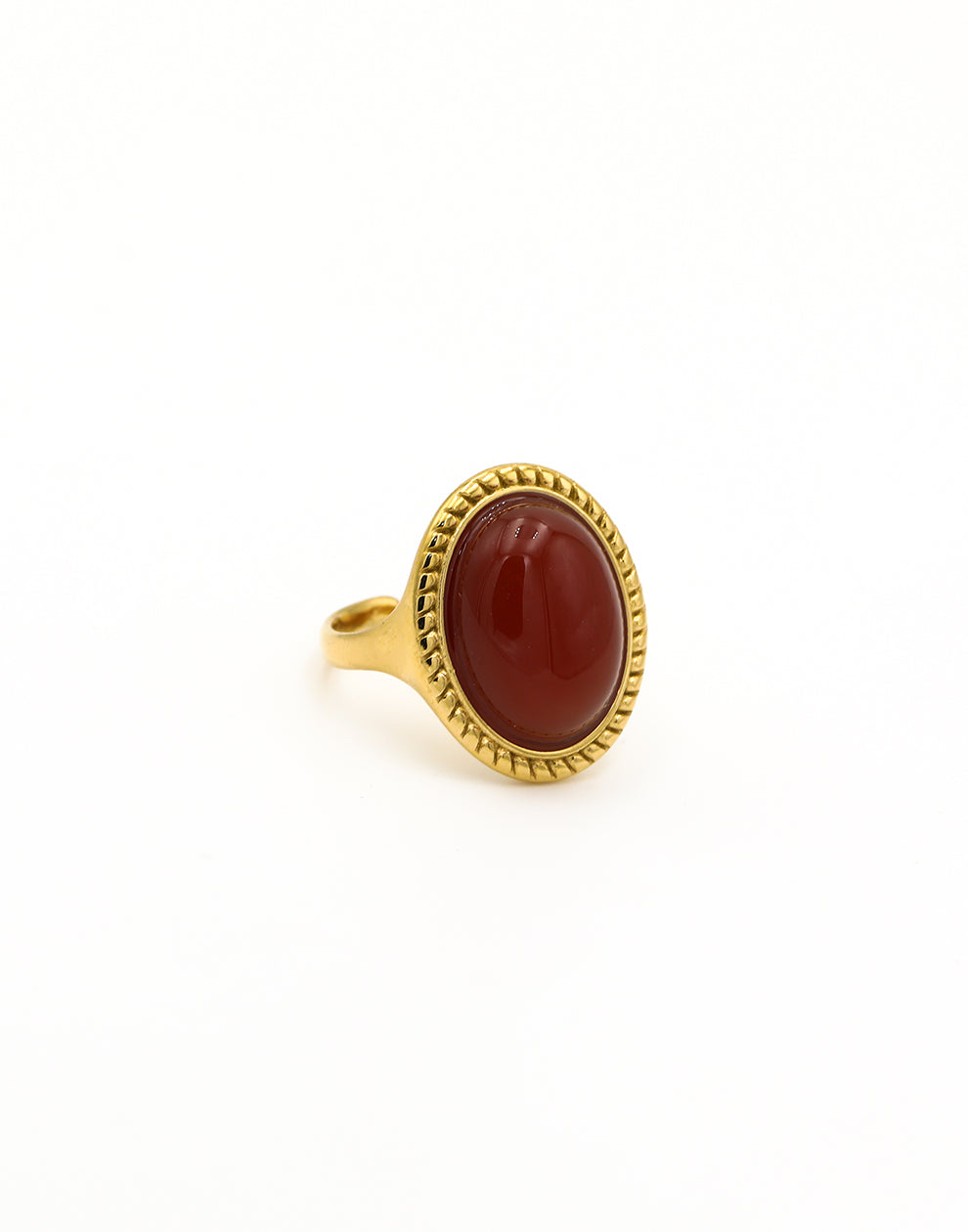Ring met grote ovale steen rood