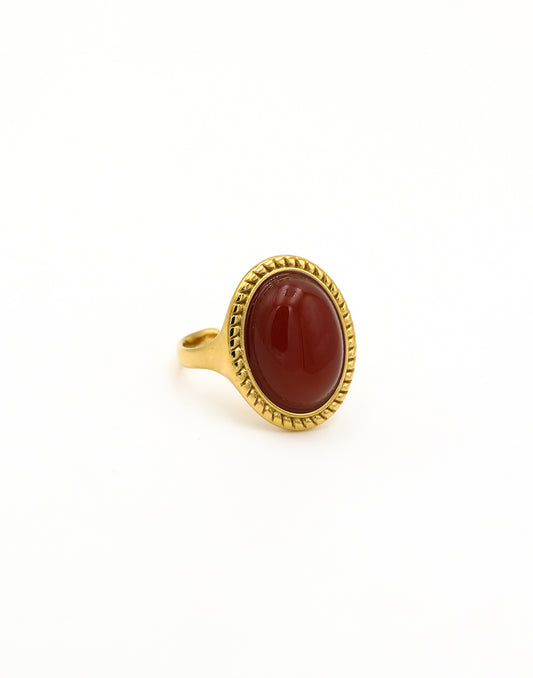Ring met grote ovale steen rood