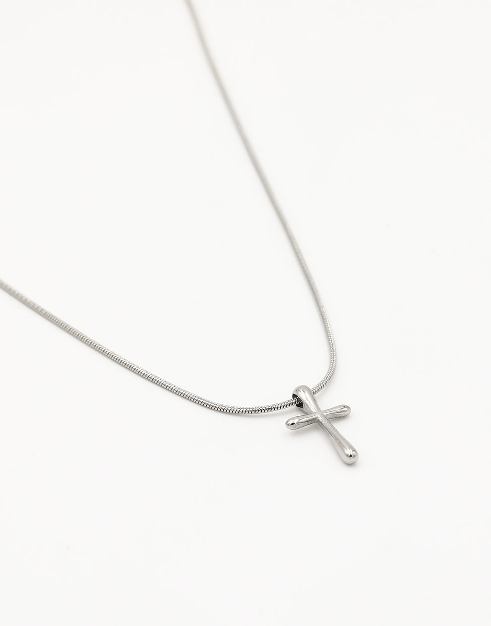Ronde ketting kruisje zilverkleurig