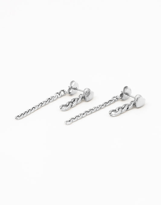 Hartjes oorsteker met chain zilverkleurig